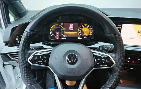 Volkswagen Golf VIII, 2022 год, 2 100 000 рублей, 13 фотография