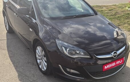 Opel Astra J, 2013 год, 890 000 рублей, 1 фотография