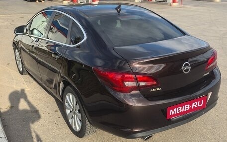 Opel Astra J, 2013 год, 890 000 рублей, 3 фотография