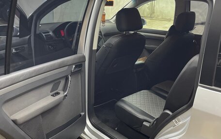 Volkswagen Touran III, 2005 год, 680 000 рублей, 7 фотография