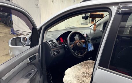 Volkswagen Touran III, 2005 год, 680 000 рублей, 5 фотография