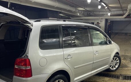 Volkswagen Touran III, 2005 год, 680 000 рублей, 10 фотография