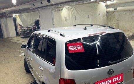 Volkswagen Touran III, 2005 год, 680 000 рублей, 4 фотография