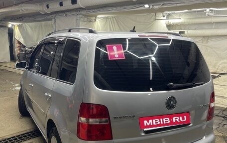 Volkswagen Touran III, 2005 год, 680 000 рублей, 3 фотография