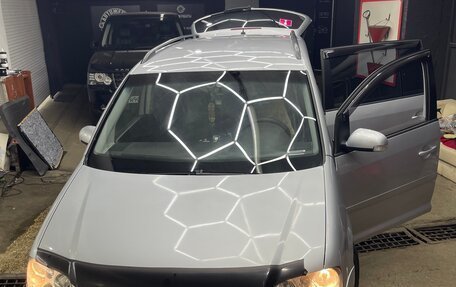Volkswagen Touran III, 2005 год, 680 000 рублей, 13 фотография