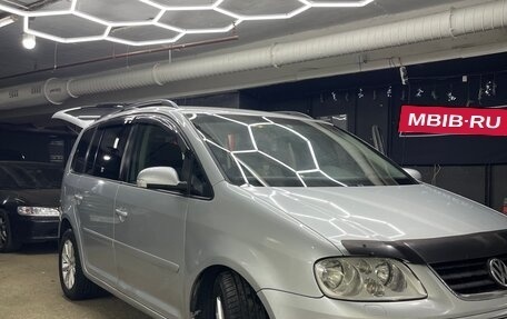Volkswagen Touran III, 2005 год, 680 000 рублей, 11 фотография