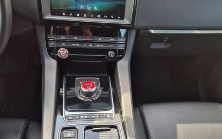 Jaguar F-Pace, 2020 год, 4 200 000 рублей, 18 фотография