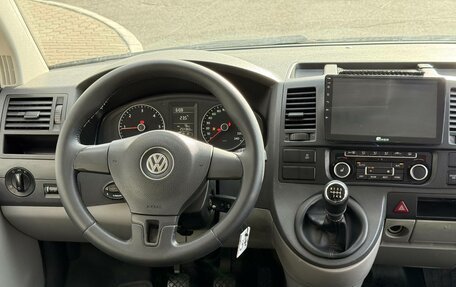 Volkswagen Caravelle T5, 2014 год, 1 950 000 рублей, 18 фотография