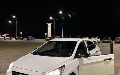 Hyundai Solaris II рестайлинг, 2013 год, 800 000 рублей, 2 фотография