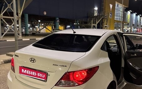 Hyundai Solaris II рестайлинг, 2013 год, 800 000 рублей, 4 фотография