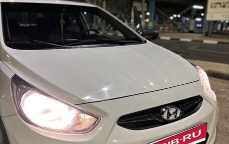 Hyundai Solaris II рестайлинг, 2013 год, 800 000 рублей, 3 фотография