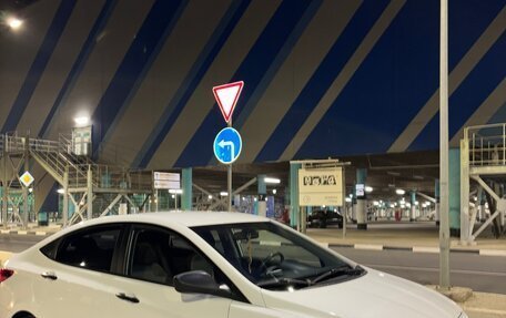 Hyundai Solaris II рестайлинг, 2013 год, 800 000 рублей, 11 фотография