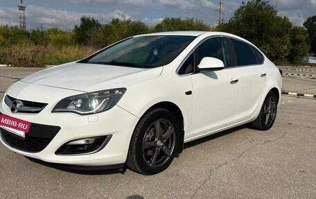 Opel Astra J, 2013 год, 790 000 рублей, 2 фотография