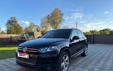 Volkswagen Touareg III, 2011 год, 2 850 000 рублей, 2 фотография