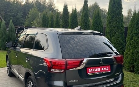 Mitsubishi Outlander III рестайлинг 3, 2019 год, 2 350 000 рублей, 1 фотография