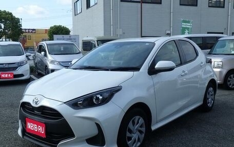 Toyota Yaris, 2022 год, 1 000 000 рублей, 1 фотография