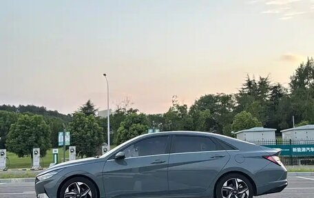 Hyundai Elantra, 2022 год, 1 500 000 рублей, 3 фотография
