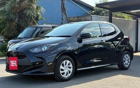 Toyota Yaris, 2022 год, 1 000 000 рублей, 3 фотография