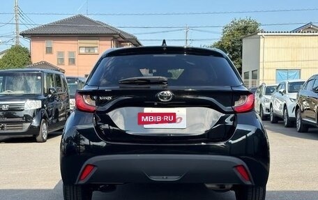 Toyota Yaris, 2022 год, 1 000 000 рублей, 7 фотография