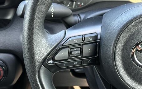 Toyota Yaris, 2022 год, 1 000 000 рублей, 18 фотография