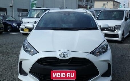 Toyota Yaris, 2022 год, 1 000 000 рублей, 3 фотография