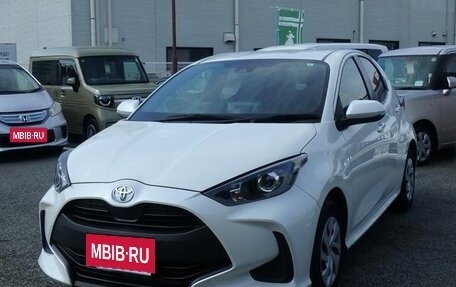 Toyota Yaris, 2022 год, 1 000 000 рублей, 2 фотография