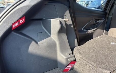 Toyota Yaris, 2022 год, 1 000 000 рублей, 33 фотография