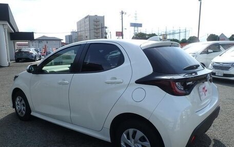 Toyota Yaris, 2022 год, 1 000 000 рублей, 7 фотография