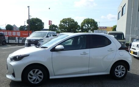 Toyota Yaris, 2022 год, 1 000 000 рублей, 10 фотография
