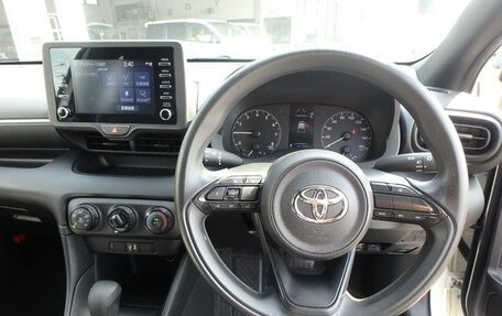 Toyota Yaris, 2022 год, 1 000 000 рублей, 25 фотография
