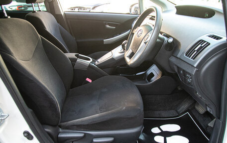 Toyota Prius, 2013 год, 1 345 000 рублей, 12 фотография