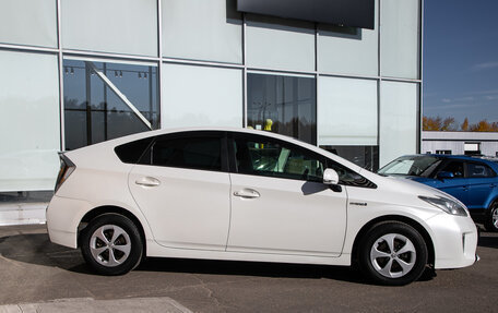 Toyota Prius, 2013 год, 1 345 000 рублей, 6 фотография