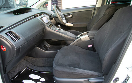 Toyota Prius, 2013 год, 1 345 000 рублей, 17 фотография