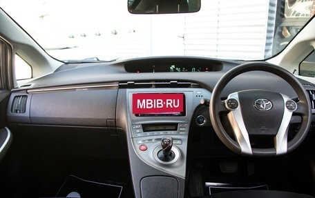 Toyota Prius, 2013 год, 1 345 000 рублей, 14 фотография