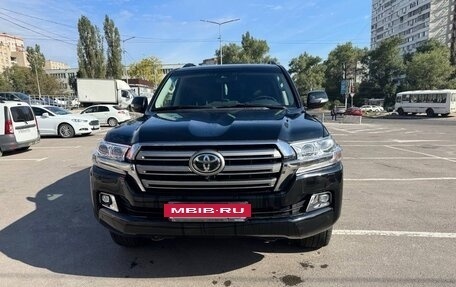 Toyota Land Cruiser 200, 2018 год, 7 000 000 рублей, 2 фотография