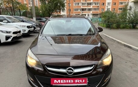 Opel Astra J, 2014 год, 845 000 рублей, 2 фотография