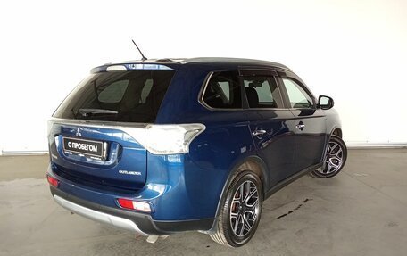 Mitsubishi Outlander III рестайлинг 3, 2014 год, 1 925 000 рублей, 6 фотография