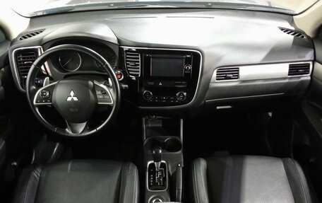 Mitsubishi Outlander III рестайлинг 3, 2014 год, 1 925 000 рублей, 9 фотография
