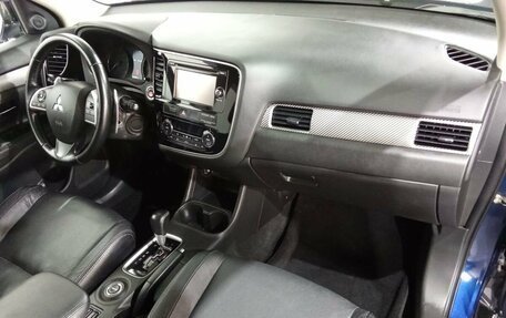 Mitsubishi Outlander III рестайлинг 3, 2014 год, 1 925 000 рублей, 11 фотография