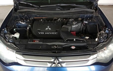 Mitsubishi Outlander III рестайлинг 3, 2014 год, 1 925 000 рублей, 18 фотография