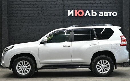 Toyota Land Cruiser Prado 150 рестайлинг 2, 2017 год, 4 780 000 рублей, 7 фотография