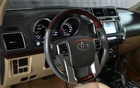 Toyota Land Cruiser Prado 150 рестайлинг 2, 2017 год, 4 780 000 рублей, 12 фотография