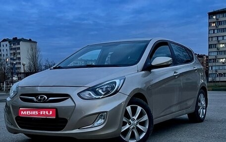 Hyundai Solaris II рестайлинг, 2011 год, 620 000 рублей, 1 фотография
