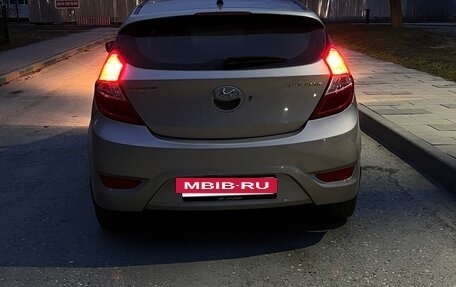 Hyundai Solaris II рестайлинг, 2011 год, 620 000 рублей, 2 фотография