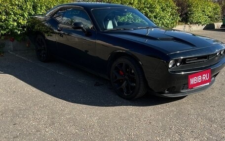 Dodge Challenger III рестайлинг 2, 2019 год, 3 250 000 рублей, 2 фотография