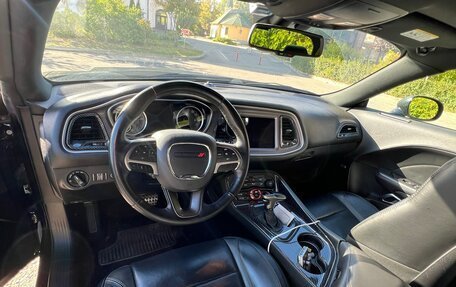 Dodge Challenger III рестайлинг 2, 2019 год, 3 250 000 рублей, 7 фотография