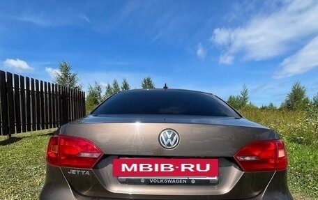 Volkswagen Jetta VI, 2011 год, 815 000 рублей, 2 фотография