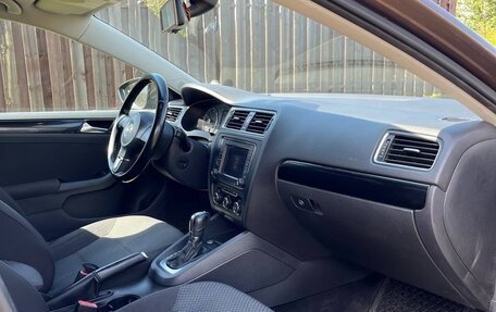 Volkswagen Jetta VI, 2011 год, 815 000 рублей, 12 фотография