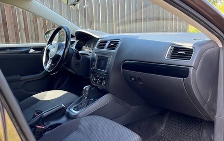 Volkswagen Jetta VI, 2011 год, 815 000 рублей, 13 фотография