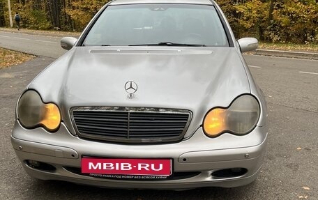 Mercedes-Benz C-Класс, 2001 год, 400 000 рублей, 1 фотография